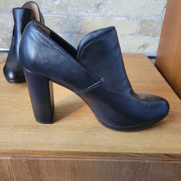 Me Too Black Leather Almond Toe Chunky Heels Womens Size 9.5M - Picture 6 of 13